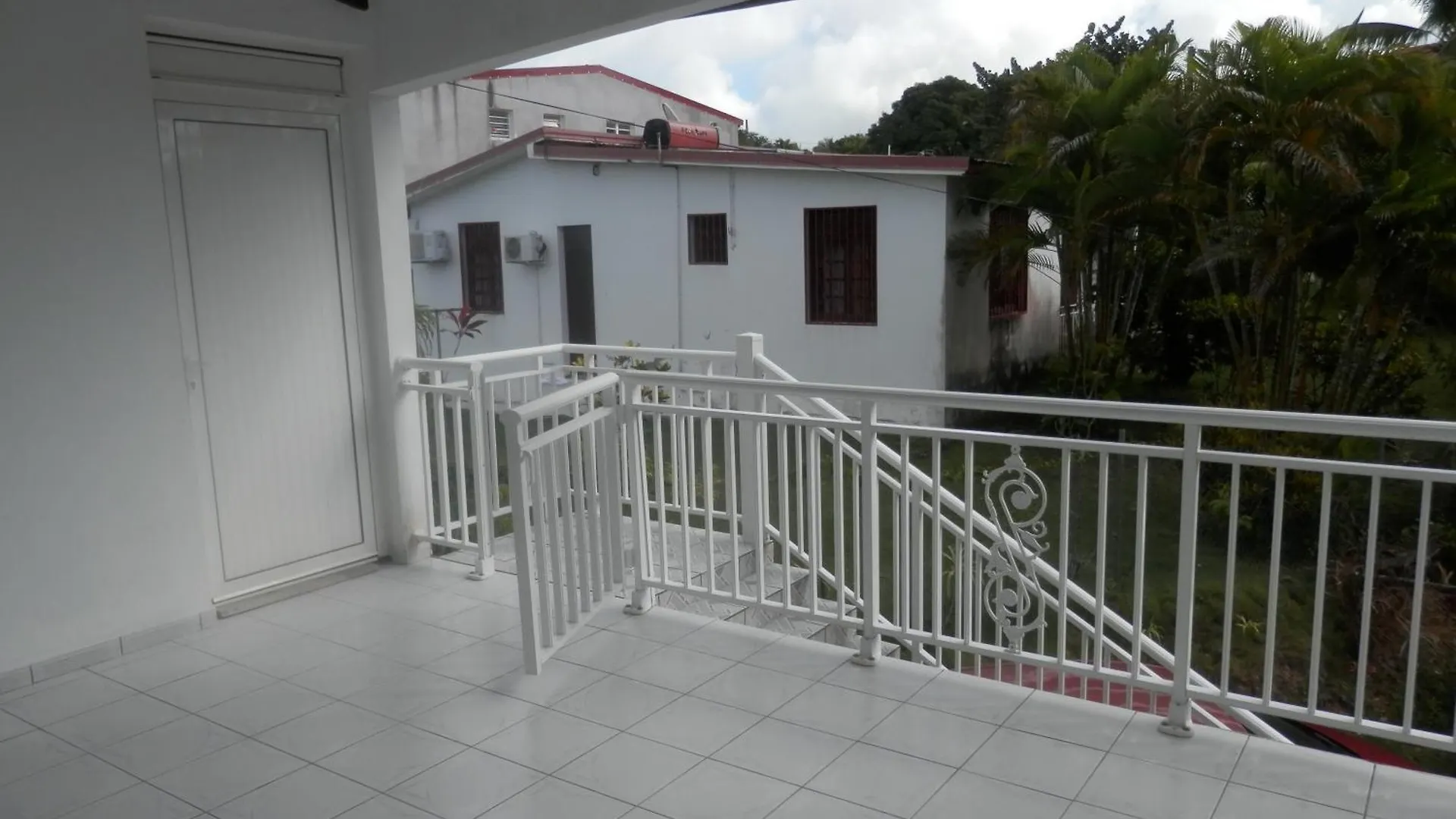 Le Verdoyant Sainte-Anne  Apartment